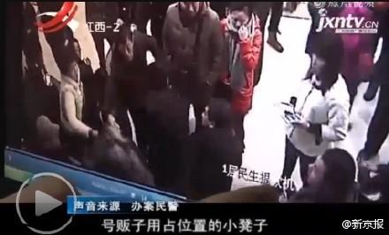 男子醫(yī)院排隊欲掛專家號遭號販子圍毆(圖)